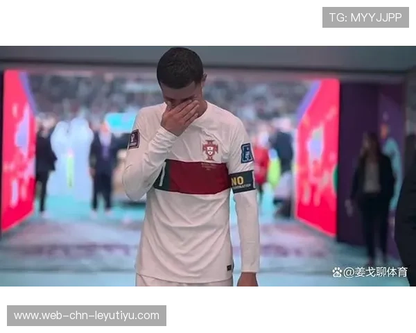 C罗被拍送儿童医院礼物，温情画面上热搜